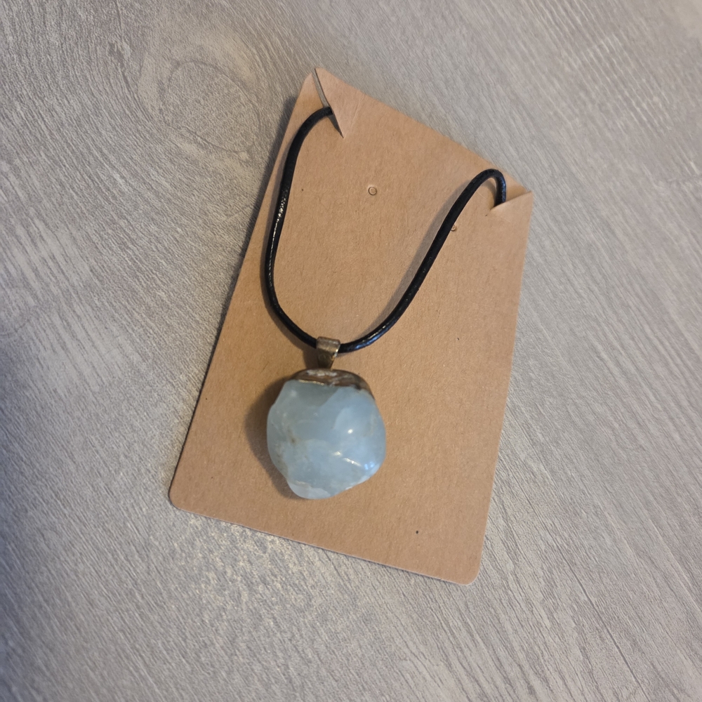 Chic Aquamarine Stone Pendant Necklace